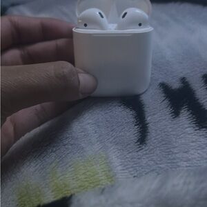 Apple White Wireless Earbuds